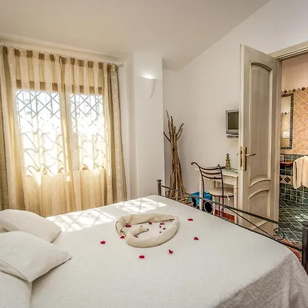 Dolce Luna Bed & Breakfast 4*