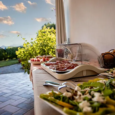 Dolce Luna ベッド・アンド・ブレックファスト 4*